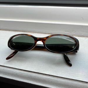 Vintage made in Italy tortoise oval Ray ban